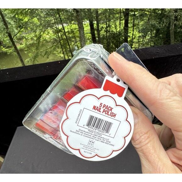 Official Elf On The Shelf 5 Pack Nail Polish In Collectible Tin Christmas NWT! - Picture 2 of 6
